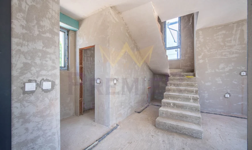 Двуетажна къща в м-т Траката -  - снимка 5 - Имоти Премиер