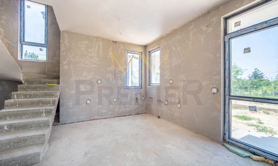 Двуетажна къща в м-т Траката -  - снимка 8 - Имоти Премиер