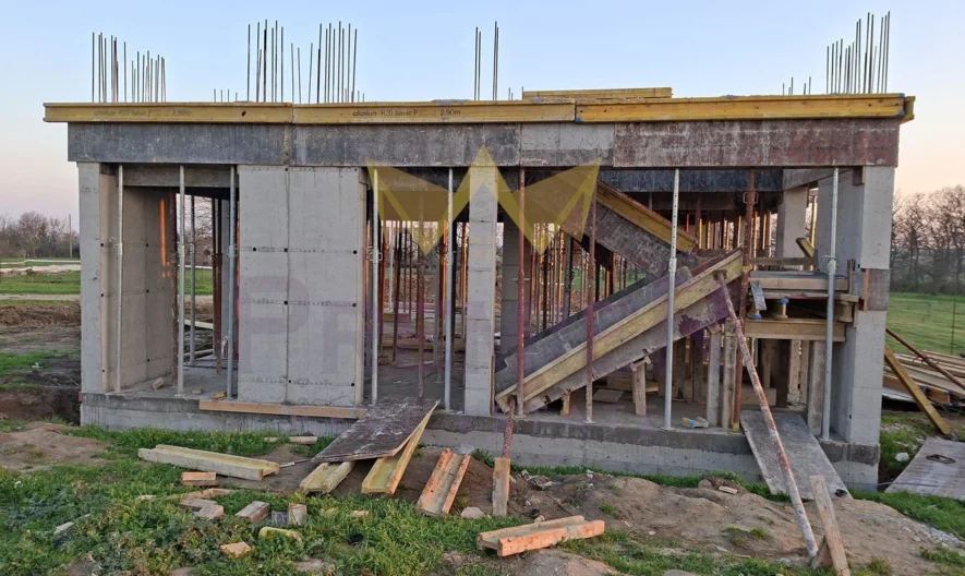 Двуетажна къща в с. Близнаци -  - снимка 5 - Имоти Премиер