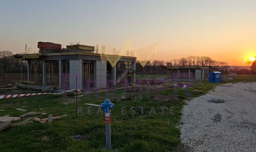 Двуетажна къща в с. Близнаци -  - снимка 6 - Имоти Премиер