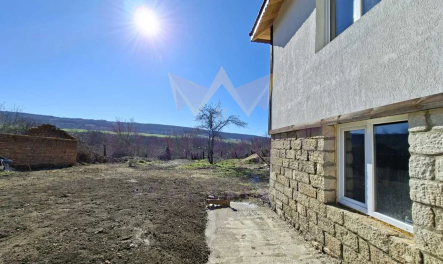 Двуетажна къща в с. Боряна -  - снимка 12 - Имоти Премиер