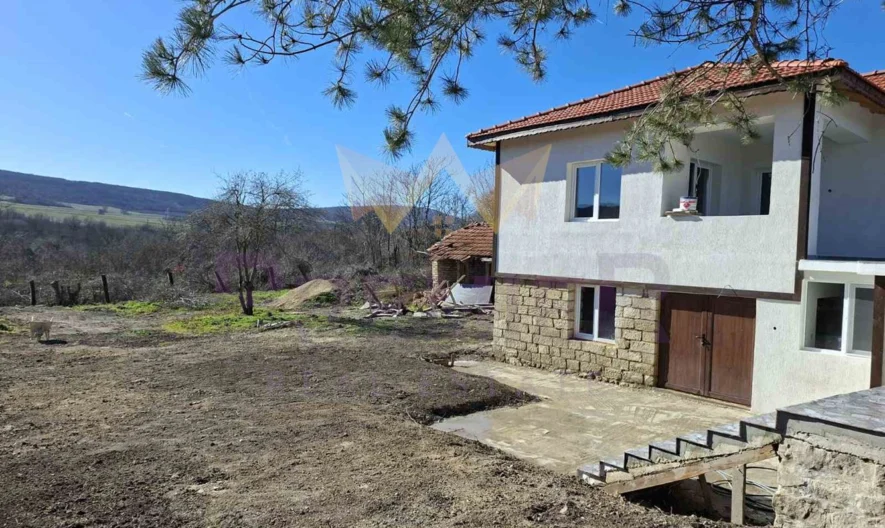 Двуетажна къща в с. Боряна -  - снимка 14 - Имоти Премиер