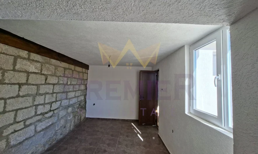 Двуетажна къща в с. Боряна -  - снимка 4 - Имоти Премиер