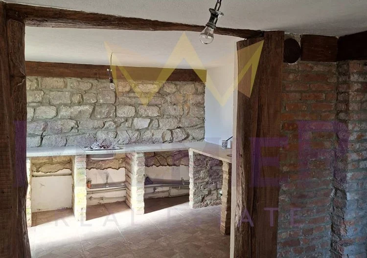 Двуетажна къща в с. Боряна -  - снимка 5 - Имоти Премиер