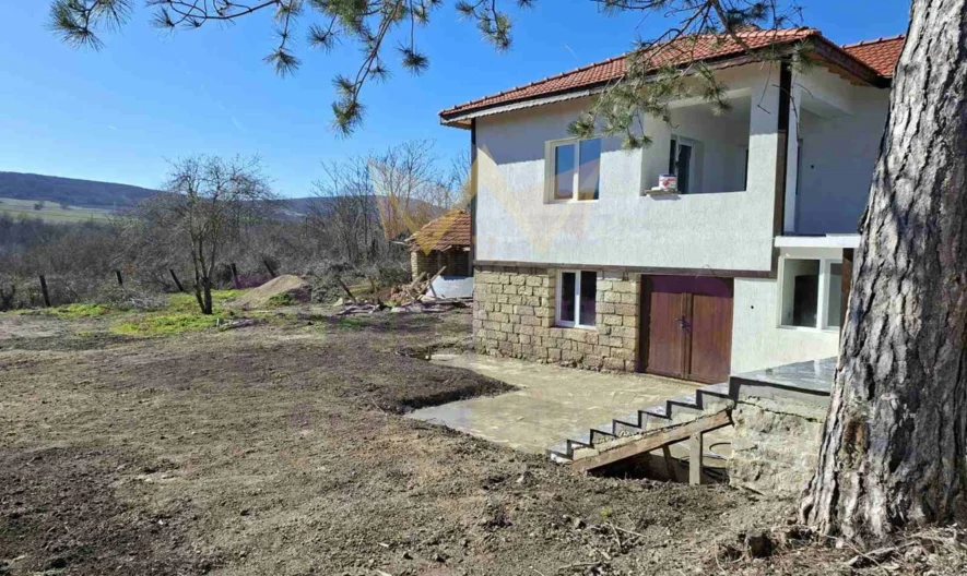 Двуетажна къща в с. Боряна -  - снимка 7 - Имоти Премиер