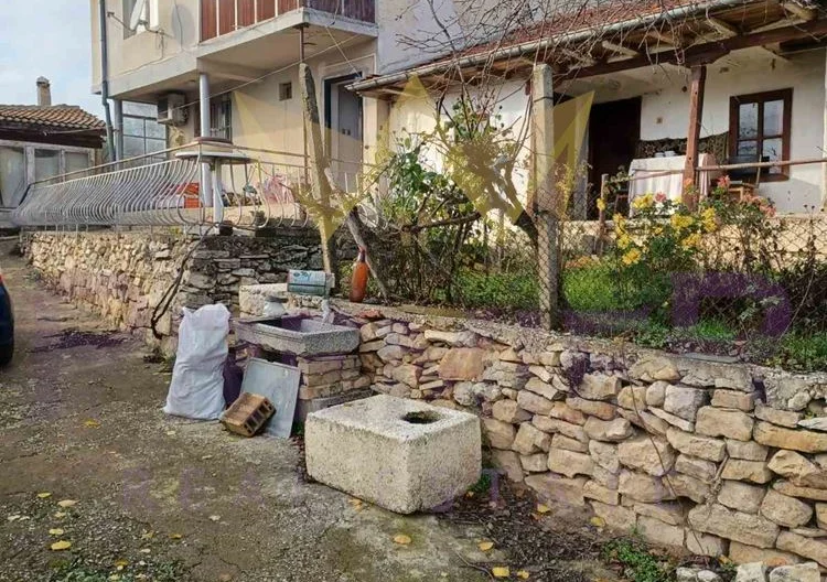 Двуетажна къща в с. Генерал Кантарджиево -  - снимка 1 - Имоти Премиер