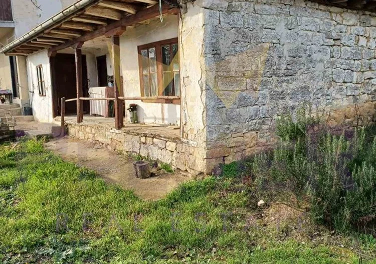 Двуетажна къща в с. Генерал Кантарджиево -  - снимка 15 - Имоти Премиер