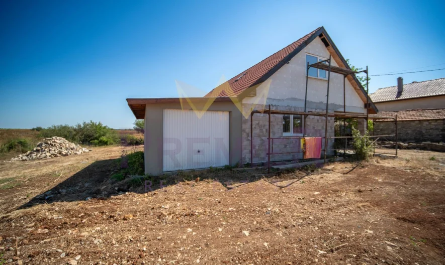 Двуетажна къща в с. Генерал Кантарджиево - - снимка 18 - Имоти Премиер