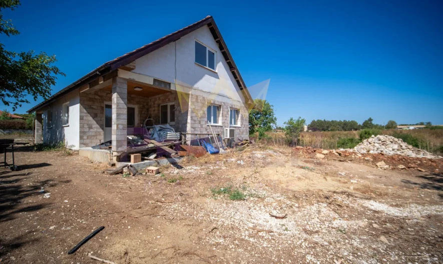 Двуетажна къща в с. Генерал Кантарджиево - - снимка 19 - Имоти Премиер