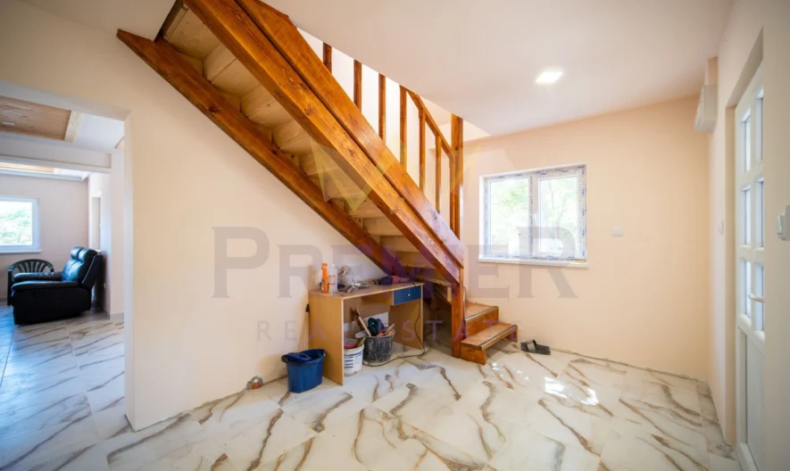 Двуетажна къща в с. Генерал Кантарджиево - - снимка 2 - Имоти Премиер