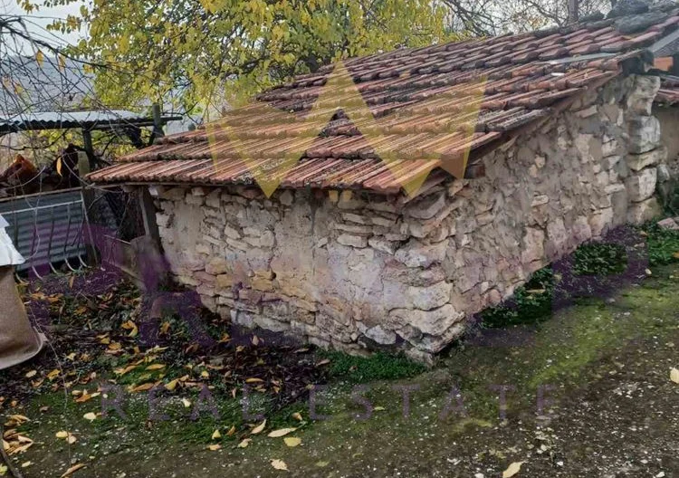 Двуетажна къща в с. Генерал Кантарджиево -  - снимка 6 - Имоти Премиер