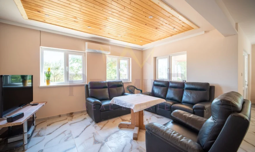 Двуетажна къща в с. Генерал Кантарджиево - - снимка 8 - Имоти Премиер