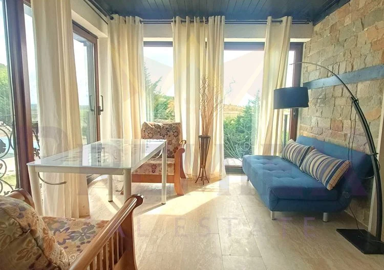 Двуетажна къща в с. Кошарица, близо до Слънчев бряг – идеален дом за целогодишно живеене или почивка -  - снимка 4 - Имоти Премиер