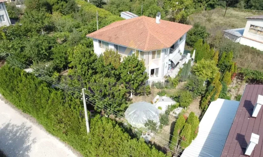 Двуетажна къща в с. Осеново -  - снимка 6 - Имоти Премиер