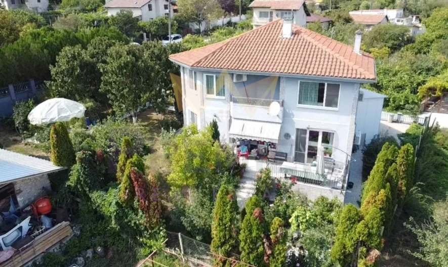 Двуетажна къща в с. Осеново - - снимка 7 - Имоти Премиер