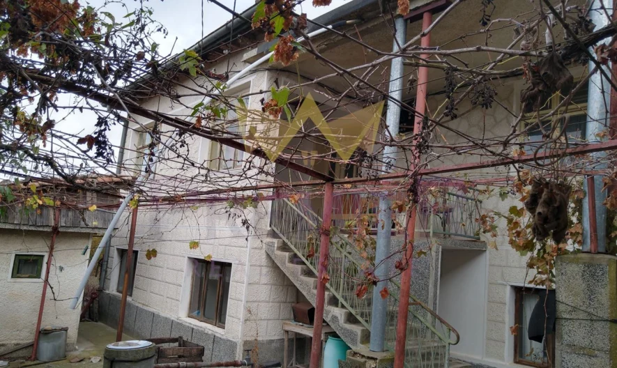 Двуетажна къща в с. Пчелник -  - снимка 13 - Имоти Премиер