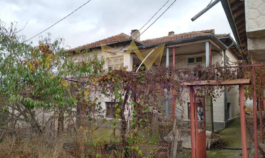 Двуетажна къща в с. Пчелник -  - снимка 15 - Имоти Премиер