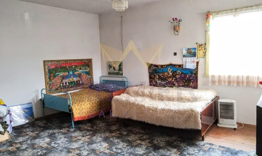 Двуетажна къща в с. Пчелник -  - снимка 5 - Имоти Премиер