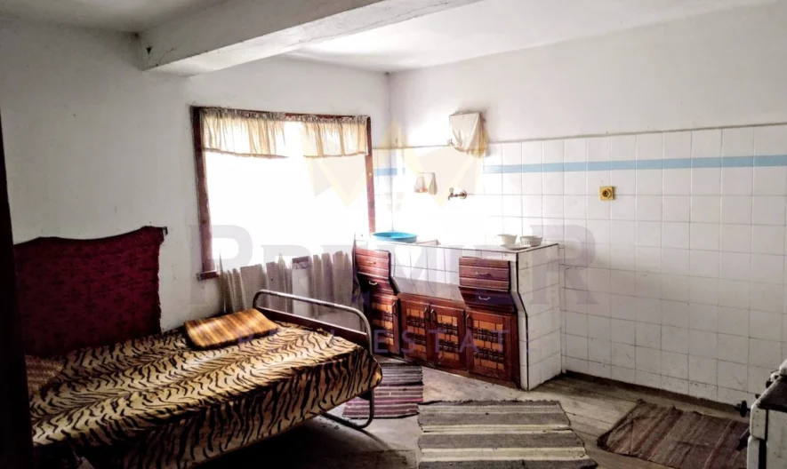 Двуетажна къща в с. Пчелник -  - снимка 7 - Имоти Премиер