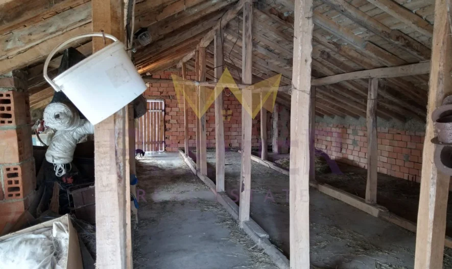 Двуетажна къща в с. Пчелник -  - снимка 9 - Имоти Премиер