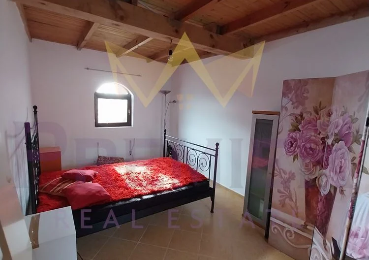 Двуетажна къща в с. Приселци, област Варна. - - снимка 15 - Имоти Премиер