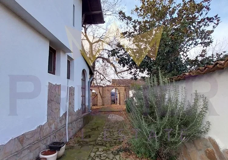 Двуетажна къща в с. Приселци, област Варна. -  - снимка 19 - Имоти Премиер