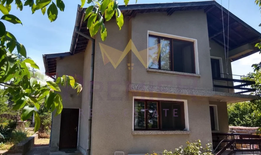 Двуетажна къща в с. Стефан Караджово -  - снимка 1 - Имоти Премиер