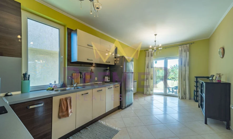 Двуетажна къща в с. Топола - - снимка 6 - Имоти Премиер