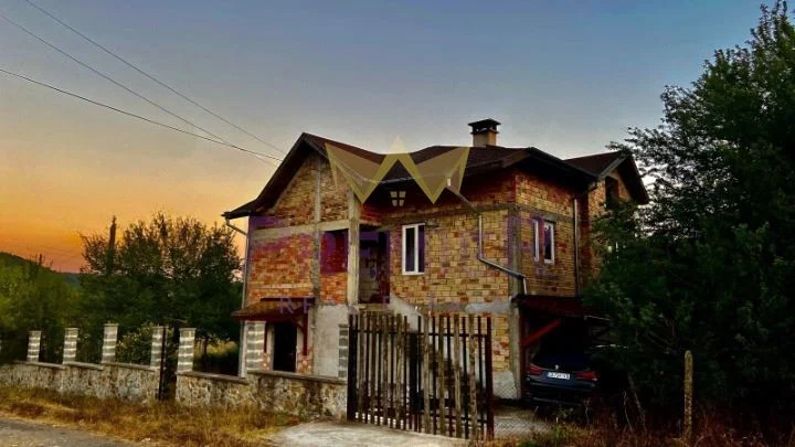 ?Двуетажна къща в сърцето на Странджа – с. Бродилово? -  - снимка 1 - Имоти Премиер