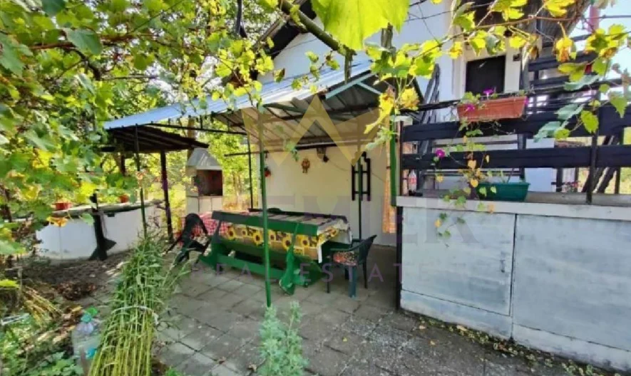 Двуетажна къща в с.Дъбравино -  - снимка 4 - Имоти Премиер