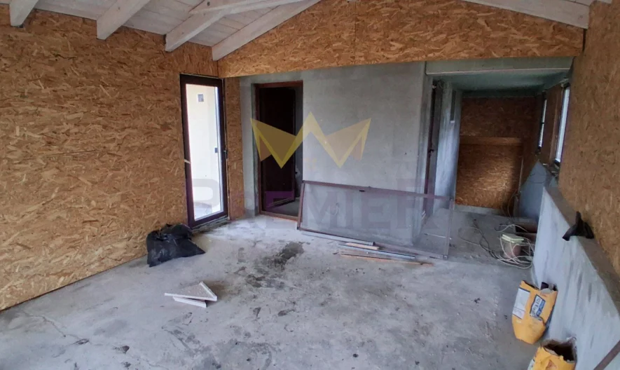 Двуетажна къща в с.Долище, обл. Варна - - снимка 18 - Имоти Премиер