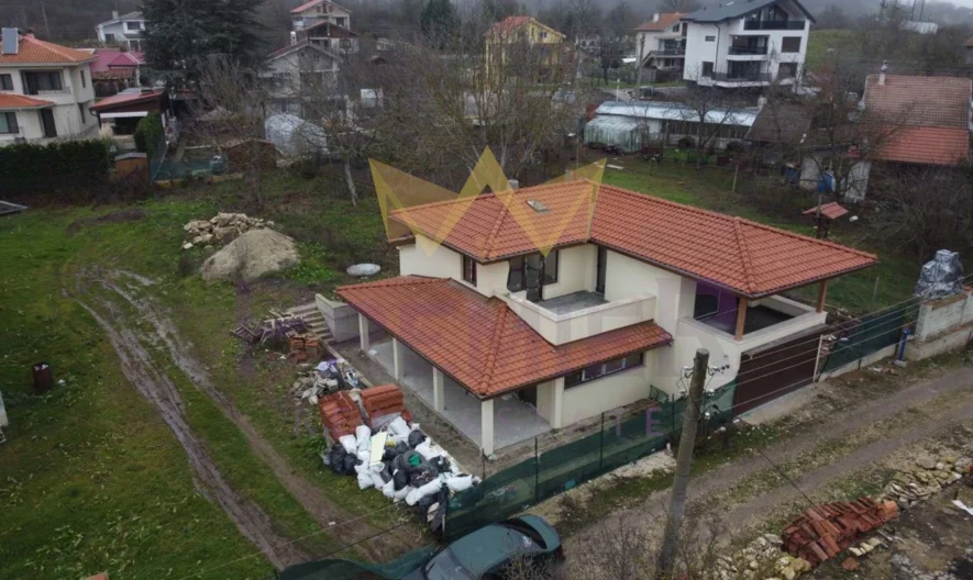 Двуетажна къща в с.Долище, обл. Варна - - снимка 19 - Имоти Премиер