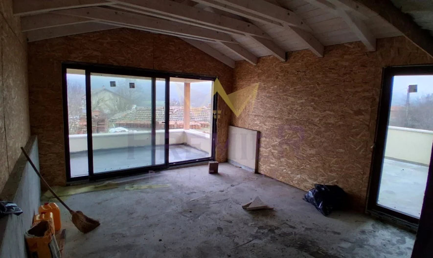 Двуетажна къща в с.Долище, обл. Варна - - снимка 21 - Имоти Премиер