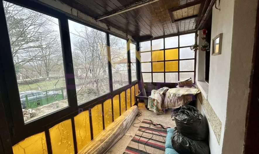 Двуетажна Къща в село Безводица -  - снимка 12 - Имоти Премиер