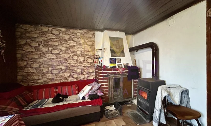 Двуетажна Къща в село Безводица -  - снимка 4 - Имоти Премиер