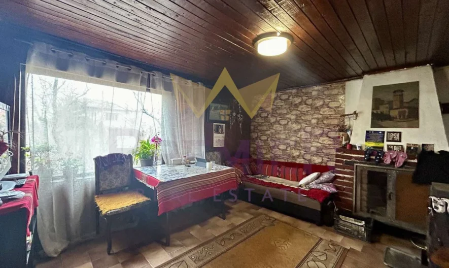 Двуетажна Къща в село Безводица -  - снимка 5 - Имоти Премиер