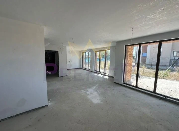 Двуетажна къща в с.Хераково -  - снимка 11 - Имоти Премиер