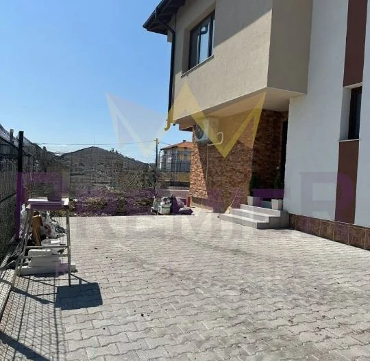 Двуетажна къща в с.Хераково -  - снимка 14 - Имоти Премиер