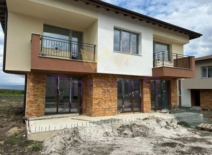 Двуетажна къща в с.Хераково -  - снимка 4 - Имоти Премиер