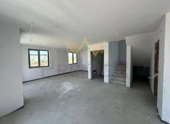 Двуетажна къща в с.Хераково -  - снимка 5 - Имоти Премиер