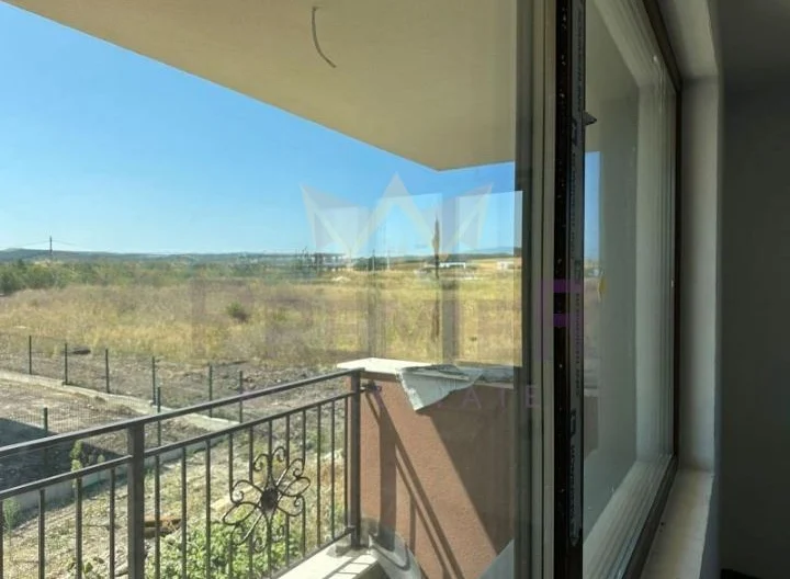 Двуетажна къща в с.Хераково -  - снимка 7 - Имоти Премиер