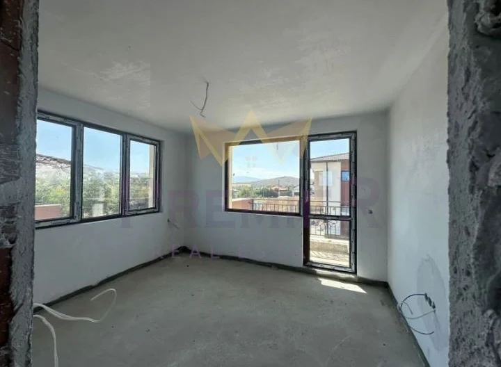 Двуетажна къща в с.Хераково -  - снимка 8 - Имоти Премиер