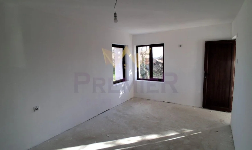 Двуетажна къща в с.Манастир, обл.Варна - - снимка 11 - Имоти Премиер