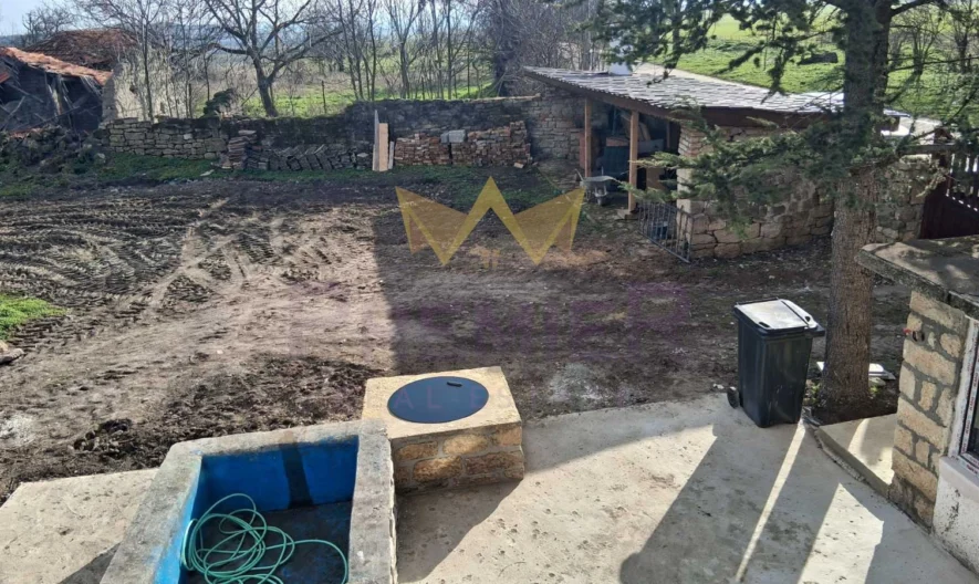 Двуетажна къща в с.Манастир, обл.Варна - - снимка 12 - Имоти Премиер