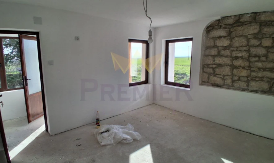 Двуетажна къща в с.Манастир, обл.Варна - - снимка 13 - Имоти Премиер