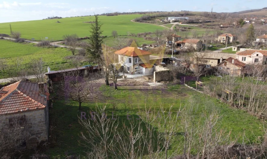 Двуетажна къща в с.Манастир, обл.Варна - - снимка 6 - Имоти Премиер