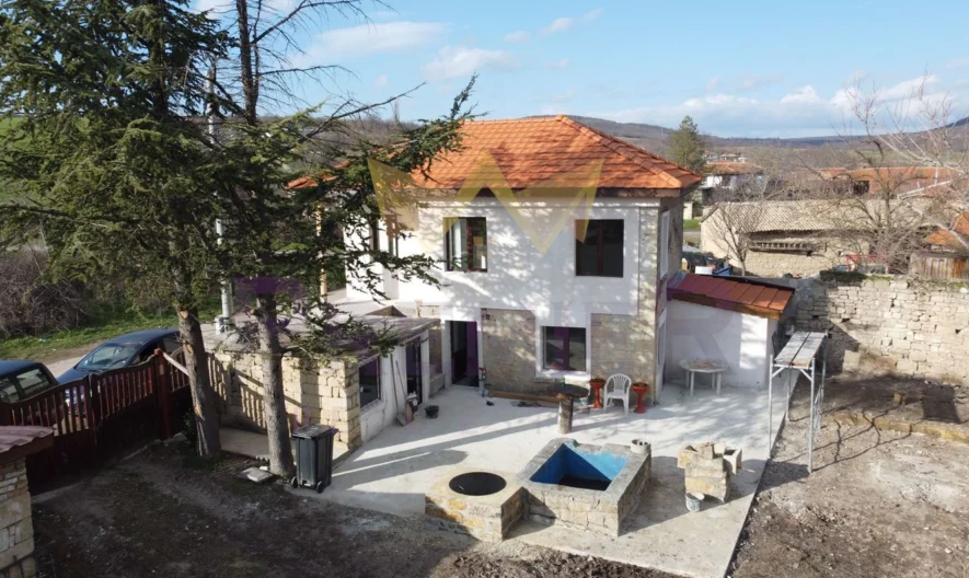 Двуетажна къща в с.Манастир, обл.Варна - - снимка 7 - Имоти Премиер