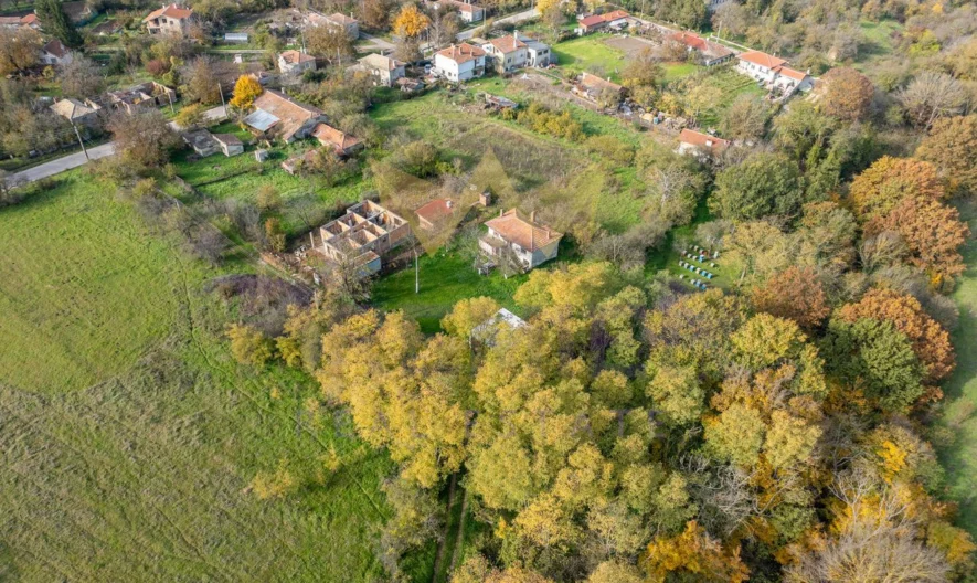 Двуетажна къща  в с.Водица. -  - снимка 10 - Имоти Премиер