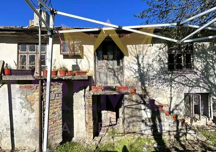 Двуетажна къща  в с.Водица. -  - снимка 2 - Имоти Премиер