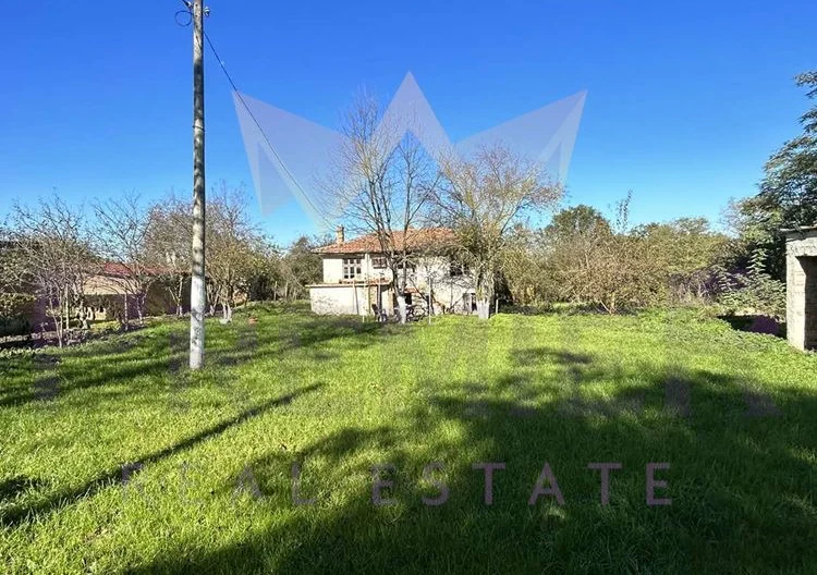 Двуетажна къща  в с.Водица. -  - снимка 3 - Имоти Премиер